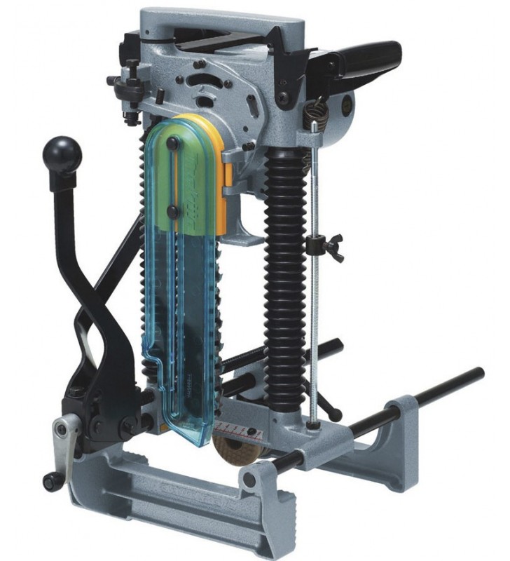 Makita - 7104L - Mortaiseuse à chaîne 1140W