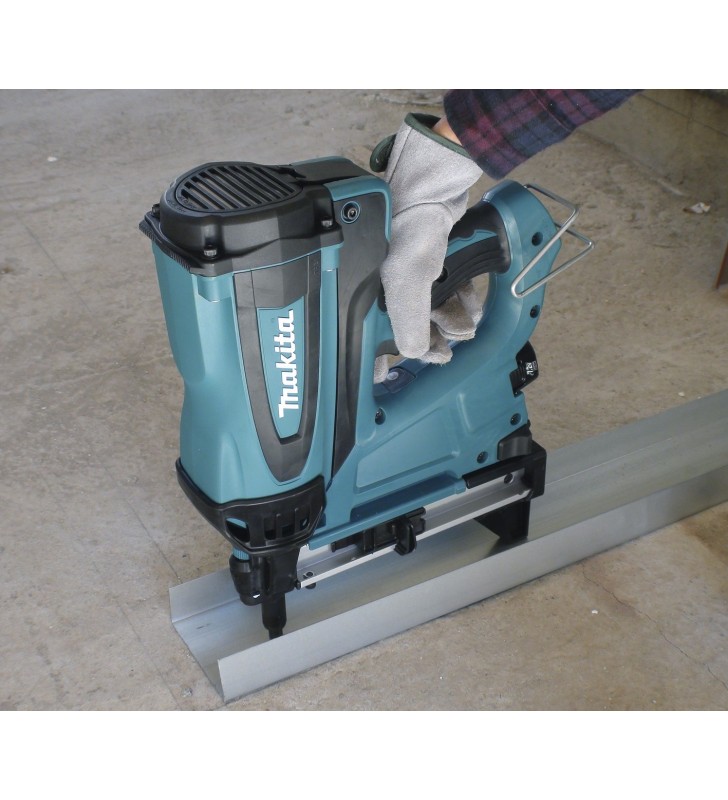 Makita - GN420CSE - Cloueur à gaz pour béton