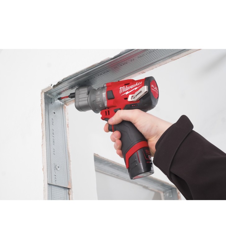 Milwaukee - 4933464138 - M12 FUEL™ Perceuse à percussion 6 en 1 avec mandrins amovibles