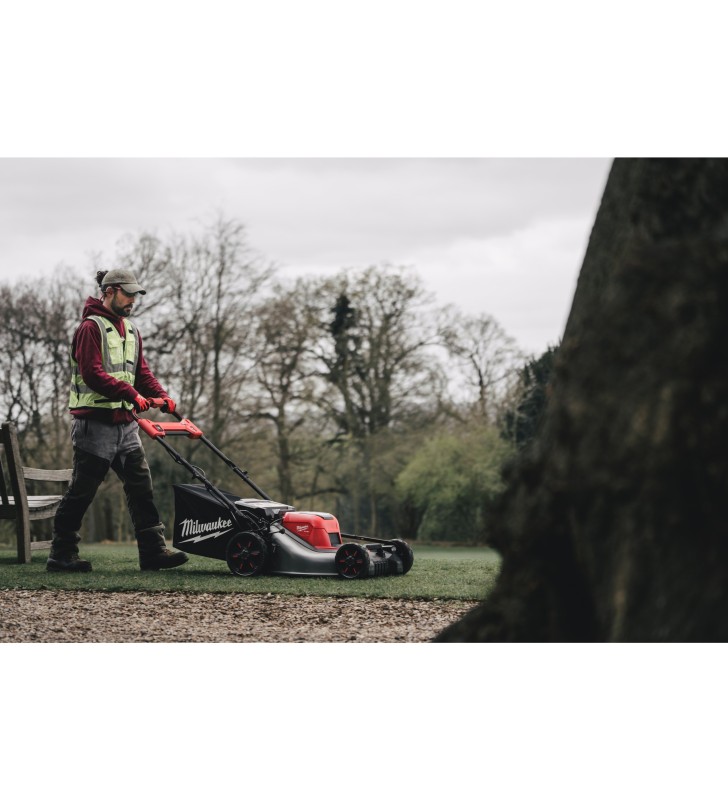 Milwaukee - 4933479585 - M18 FUEL™ Tondeuse à gazon autotractée 53 cm à double batterie