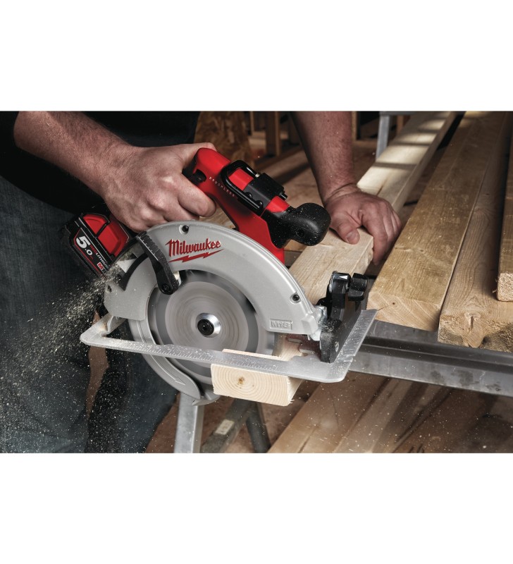 Milwaukee - 4933464590 - M18™ Brushless scie circulaire bois 66 mm